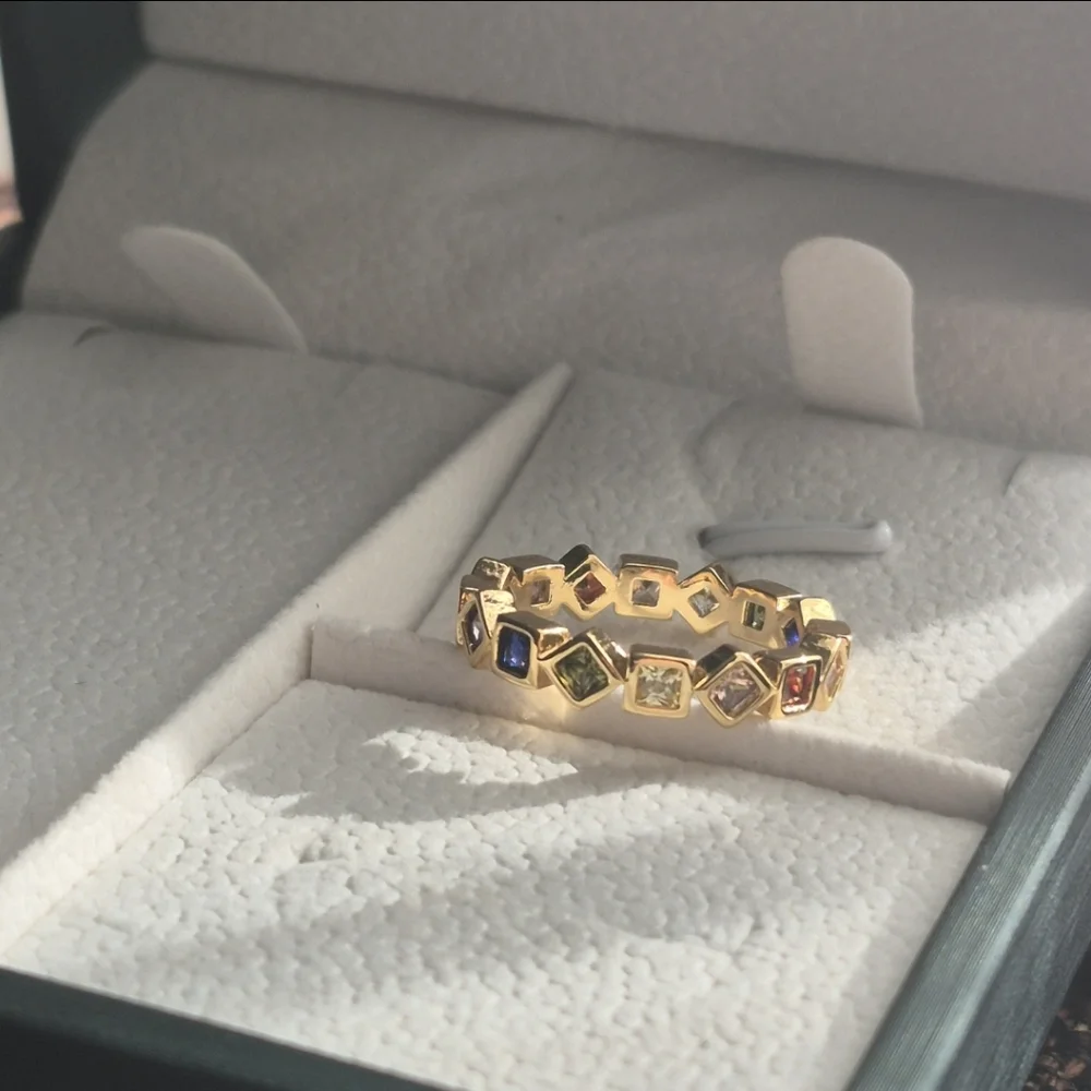 Elegant Gold Ring Size 7 - Picture 4 of 5